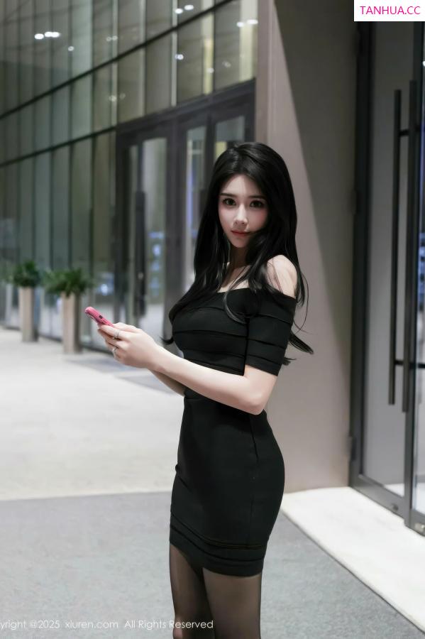   [XiuRen]高清写真图 2025.11.04 No.10942 椰汁糯米姬 修长美腿第2张图片